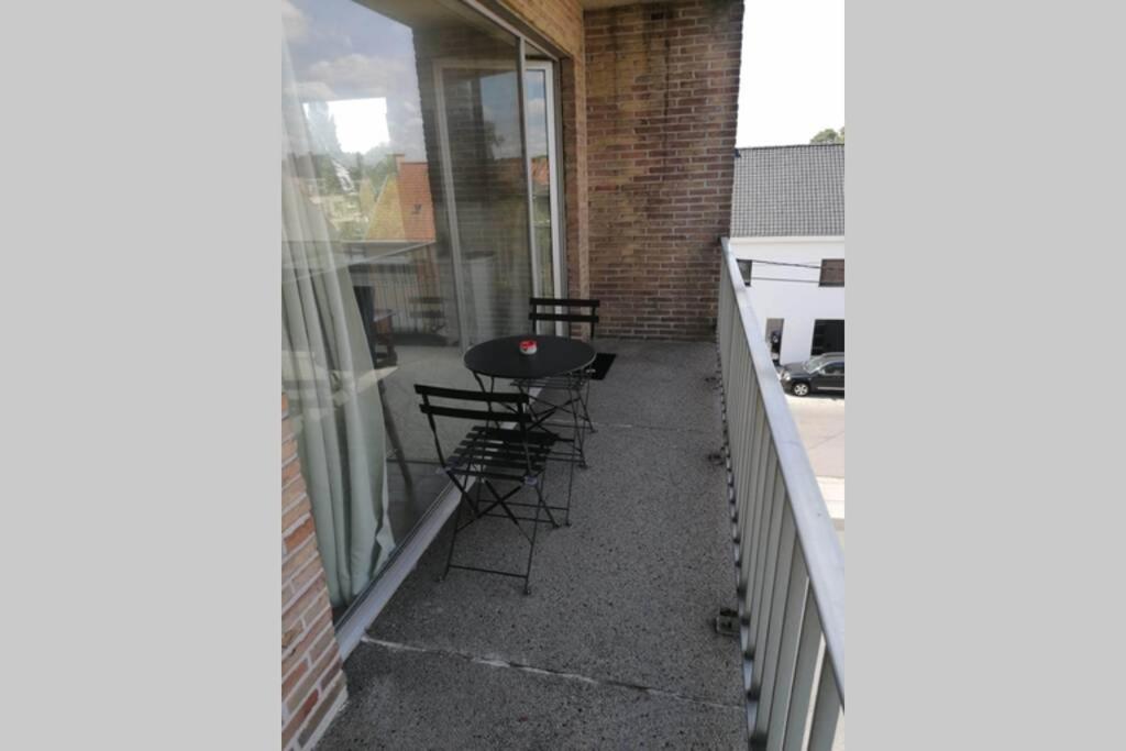Modern And Private Studio With All Comfort! Apartment Roeselare Luaran gambar