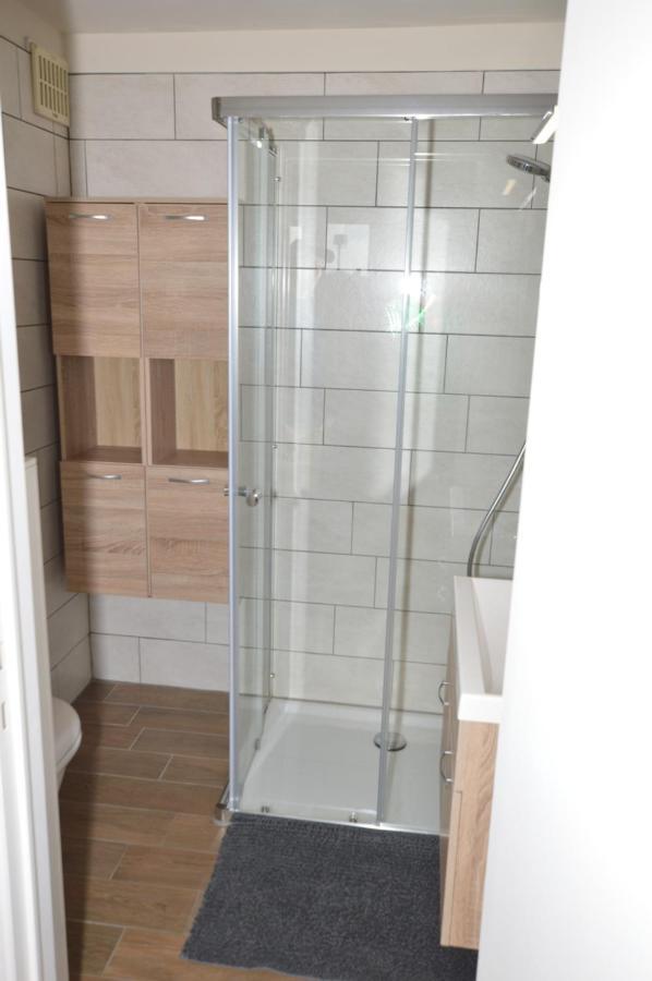 Modern And Private Studio With All Comfort! Apartment Roeselare Luaran gambar